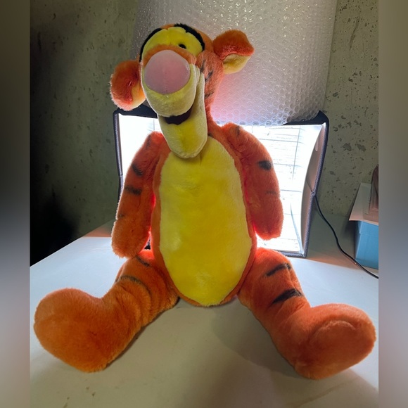 Disney Store Vintage Tigger Plush Toy 20 Inch - Picture 1 of 2